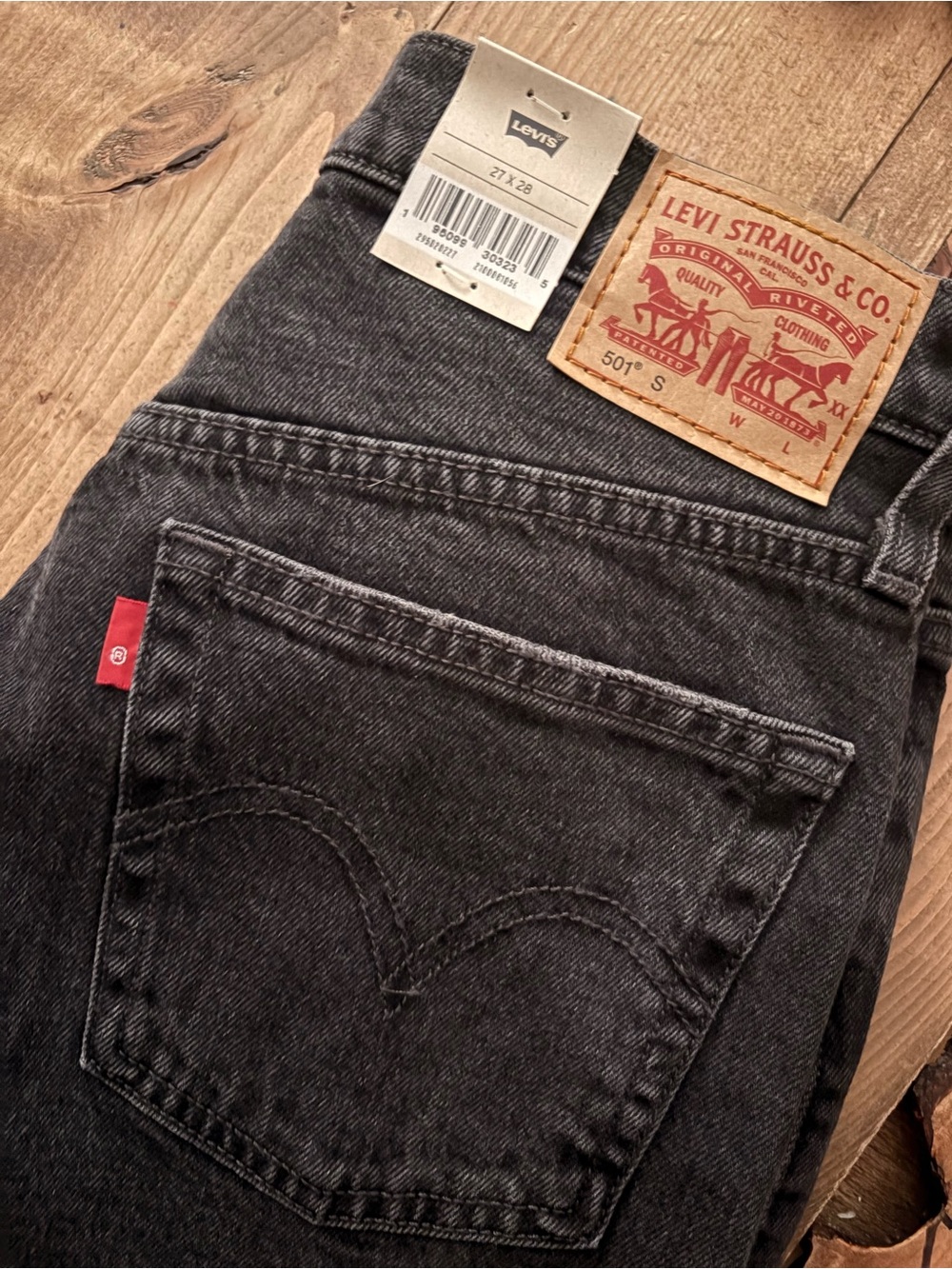 Levi's womens 501 Skinny Jeans in faded Black size 27 x 28